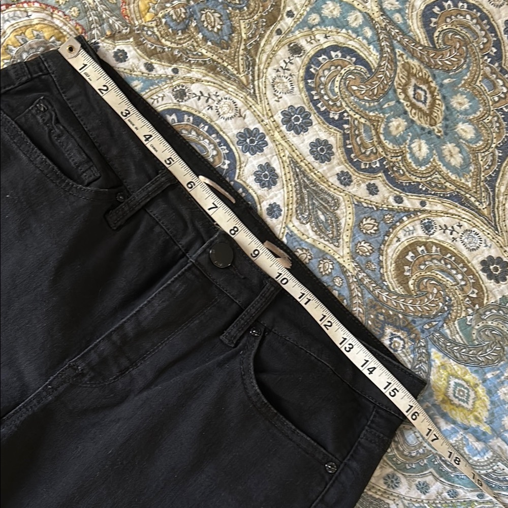Seven7 Black Denim Shorts 12 - Picture 4 of 8
